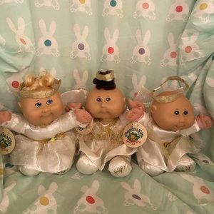 Cabbage Patch Snuggle Angel Babies SET OF TWO ONLY  Excellent Shape
